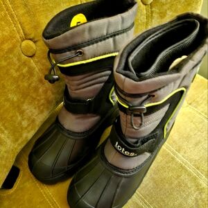 Totes Boys winter snow boots size 5